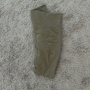 Scrunch butt legging shorts